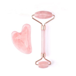 Massaggiatore di giada naturale rullo per <span class=keywords><strong>massaggio</strong></span> facciale rullo di giada al quarzo rosa Gua Sha Set <span class=keywords><strong>con</strong></span> scatola - Product Image 1
