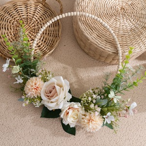 Corona de Flores Artificiales CallaFloral, Rosa y Diente de León, Decoración de Pared para Bodas y Hogar CF01417 - Product Image 3