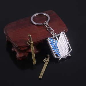 Hot Anime Attack On Titan llavero <span class=keywords><strong>Shingeki</strong></span> <span class=keywords><strong>No</strong></span> <span class=keywords><strong>Kyojin</strong></span> Wings of Liberty espada arma colgante llavero para Fans Cosplay joyería - Product Image 1