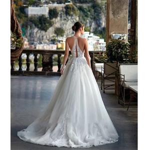 Élégance <span class=keywords><strong>chic</strong></span>: <span class=keywords><strong>robe</strong></span> <span class=keywords><strong>de</strong></span> <span class=keywords><strong>mariée</strong></span> trapèze moderne avec manches profondes à col en V et silhouette en dentelle <span class=keywords><strong>de</strong></span> tulle à <span class=keywords><strong>la</strong></span> mode - Product Image 3