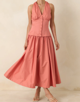 Ensemble deux pièces élégant en coton mélangé pour femme : haut peplum à col halter et boutons sur le devant, et jupe midi évasée, idéal pour l'été