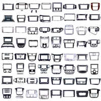 Boîtier de décodage Canbus pour autoradio professionnel avec cadre en plastique et faisceau de câbles, compatible avec toutes les marques.