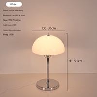 Lampe de table champignon moderne Bauhaus Design de luxe personnalisé Dôme en fer acrylique de luxe Lampe d'ambiance décorative de chevet à piles