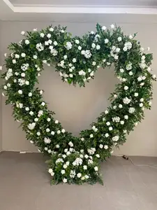शादी का प्रस्ताव क्विनसेनेरा सजावट फूल सेंटरपीस गर्म गुलाबी फूल व्यवस्था पार्टी कार्यक्रमों के लिए दिल के आकार का आर्क पृष्ठभूमि