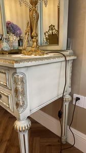 Coiffeuse en bois massif sculpté de style français avec une finition antique et un miroir, convient aux salles de maquillage de la <span class=keywords><strong>chambre</strong></span> à coucher. - Product Image 5
