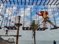 Équipement de parcours de corde de parc d'aventure en plein air Amusement passionnant pour une utilisation en plein air