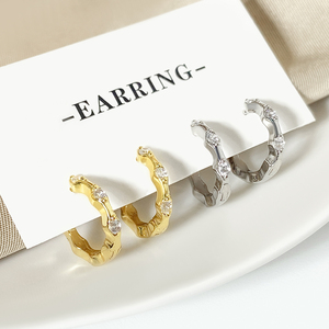 Pendientes de Aro Ondulados de Bambú para Mujer, de Latón con Baño de Oro de 18K y Circonita Cúbica (CZ), Tipo Huggie, Joyería de Moda al por Mayor - Product Image 2