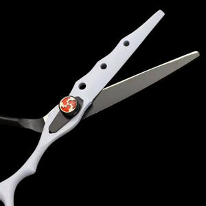 กรรไกรตัดผม Ku ขนาด 6 นิ้ว กรรไกรซอยผมสำหรับช่างเสริมสวย ใช้ได้กับคนถนัดขวา ใบมีดสแตนเลสมาตรฐาน ผลิตที่ซูโจว - Product Image 2