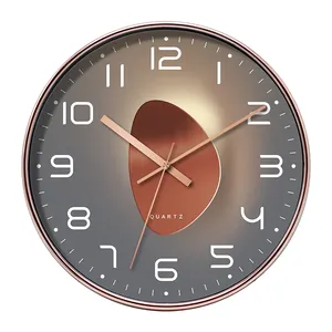 موضة اسكندنافي إبداع فن الرسم البلاستيكي ساعة حائط مخصصة لغرفة المعيشة هدية مستديرة هادئة فاخرة ساعة صغيرة للبيع بالجملة