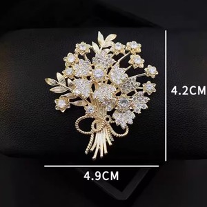 Broche de Aleación Chapado en Oro con Forma de Flor, Pin de Cruz, Lujoso y Moderno para Damas, Regalo para Fiesta, Boda o Compromiso - Product Image 4