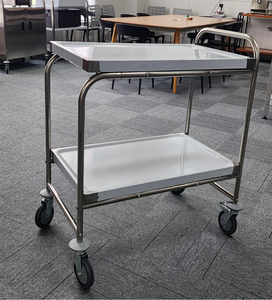 Chariot de service alimentaire à 2 niveaux en acier inoxydable robuste avec montage facile et mobile - Product Image 5