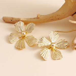 Moda elegante banquete fiesta colorido goteo versátil delicado diseño Metal oreja joyería para mujeres playa vacaciones Accesorios - Product Image 2