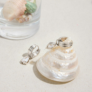 Pendientes de tuerca de moissanita VVS GRA de corte redondo con diseño de cola de pez de líneas simples, rellenos de oro de 14K, joyería de uso diario para mujer - Product Image 2
