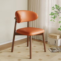 Chaise de salle à manger moderne en cuir pour la maison, le bureau, la salle de bain, les salons, l'hôtel, avec un style farmhouse