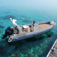 Bateau semi-rigide de luxe 5,8 m (19 pieds) en Hypalon avec console centrale, bateau pneumatique rapide pour la navigation côtière en famille, bateau à moteur pour lac