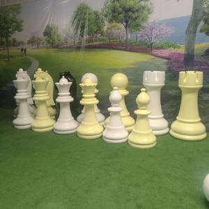 Set di <span class=keywords><strong>scacchi</strong></span> giganti e statua in resina mostra gioco all'aperto e finestra decorativa per eventi di festa scultura arte <span class=keywords><strong>tema</strong></span> - Product Image 1
