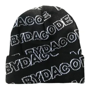 قبعات صغيرة رخيصة بسعر الجملة مع شعار جاكارد مطبوع حسب الطلب في جميع أنحاء القبعة