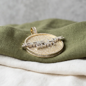 Pendentif Iced Out de luxe pour homme, en argent 925 et moissanite, avec breloque ronde en forme de lettre, pour événements hip-hop - Product Image 2