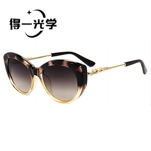 แว่นกันแดด De Yi Optics Cat Eye กรอบสีดำ ขาโลหะ ป้องกันรังสียูวี 400 สำหรับผู้หญิง - Product Image 4