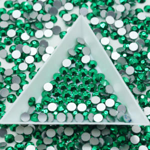 Venta al por Mayor <span class=keywords><strong>de</strong></span> Fábrica, 500 Tipos <span class=keywords><strong>de</strong></span> Cristales <span class=keywords><strong>de</strong></span> Estrás Metálicos <span class=keywords><strong>de</strong></span> <span class=keywords><strong>Color</strong></span> Esmeralda con Parte Posterior Plana, Sin Fijación en Caliente, para Vestidos <span class=keywords><strong>de</strong></span> Novia y Accesorios <span class=keywords><strong>de</strong></span> Ropa - Product Image 3