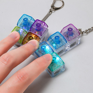 Llavero Antiestrés Colorido con Teclado, Llavero Creativo Iluminado Estilo Teclado Mecánico, Juguete de Descompresión y Ventilación - Product Image 2