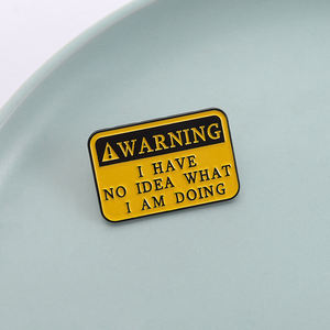 Avvertimento non ho Idea di cosa sto facendo spille in smalto a spilla citazioni divertenti spille in metallo borse con distintivo regalo di gioielli per amici - Product Image 1