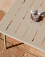 Table basse d'extérieur moderne et minimaliste en acier léger pour jardin, patio, salon, hôtel, cour et villa