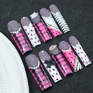 Vente en gros de faux ongles de luxe faits à la main en acrylique, forme carrée et cercueil, longs, couvrance totale 3D, French manucure, motifs papillon/étoile - Product Image 3
