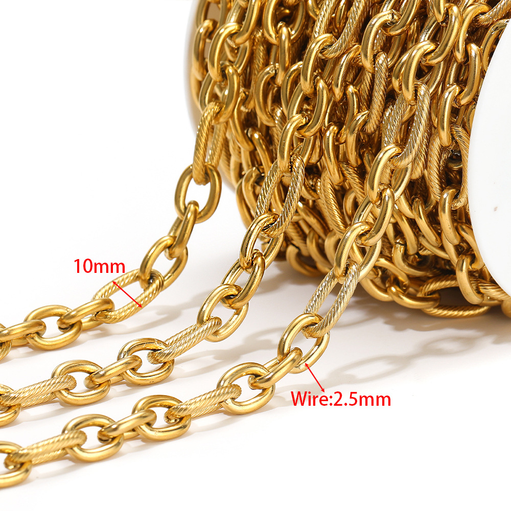2.5mm wire diameter 10mm wide 3:1 thread cross chain gold