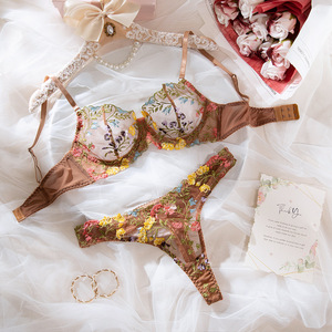 <span class=keywords><strong>Ensemble</strong></span> de lingerie deux pièces en <span class=keywords><strong>maille</strong></span> transparente pour sous-vêtements sexy fille chaude soutien-gorge costume broderie petit anneau floral en acier froncé DS055 - Product Image 6
