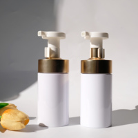 Bouteille Pompe en Plastique PET Blanche Personnalisée de 200 ml avec Clip et Mousse Dorée