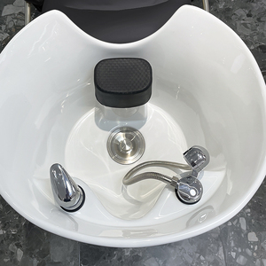 Sillón de Peluquería Moderno Semi-Reclinable con Lavabo de Cerámica, Estructura de Acero Inoxidable y Cuero, Reposapiés Ajustable - Product Image 5