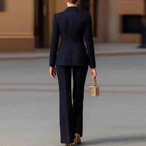 <span class=keywords><strong>Blazer</strong></span> <span class=keywords><strong>a</strong></span> <span class=keywords><strong>righe</strong></span> da <span class=keywords><strong>donna</strong></span> con colletto <span class=keywords><strong>a</strong></span> revers, tasche con bottoni e maniche lunghe - Product Image 4