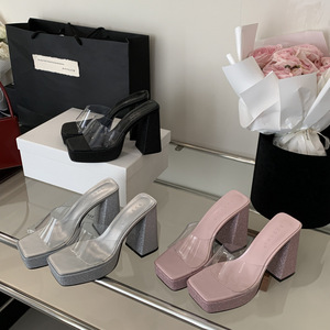 <span class=keywords><strong>Scarpe</strong></span> di <span class=keywords><strong>marca</strong></span> firmate estive pantofole <span class=keywords><strong>con</strong></span> <span class=keywords><strong>tacco</strong></span> a punta aperta quadrate <span class=keywords><strong>trasparenti</strong></span> da donna eleganti décolleté da festa sandali <span class=keywords><strong>con</strong></span> <span class=keywords><strong>tacco</strong></span> alto - Product Image 1