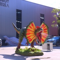 Dinosaure animatronique Dilophosaurus pulvérisant de l'eau, robot de simulation avec bouche, couronne, cou, corps et queue mobiles pour parc à thème
