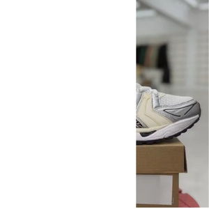 Chaussures de course rétro beige, argentées et noires, baskets décontractées respirantes en mesh pour hommes/femmes, baskets athlétiques de style vintage - Product Image 3