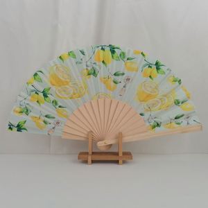Éventail pliant traditionnel en bois peint de 23 cm, style espagnol, pour femmes - Idéal pour les soirées dansantes et les cadeaux d'affaires (vente en gros) - Product Image 2
