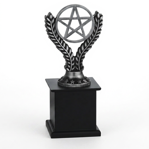 Trofeo vintage diseñado con base negra. Trofeo moderno para ganadores deportivos, excelencia académica y logros corporativos. - Product Image 1