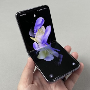 Z Flip4 หน้าจอ AMOLED 6.7 นิ้ว 120Hz แรม 8GB ความจุ 256GB รองรับ 5G ระบบปฏิบัติการ Android 16 Octa Core กล้อง 12MP เซ็นเซอร์ลายนิ้วมือ แบตเตอรี่ 3700mAh โทรศัพท์มือถือใหม่ - Product Image 1