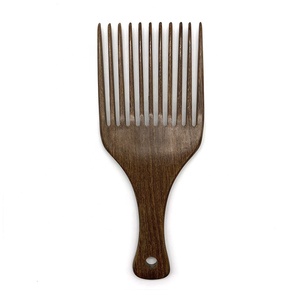 Pettine Afro in Legno a Denti Larghi con Manico Lungo, per Capelli Ricci e Barba, Forcina per Capelli in Legno, Personalizzabile con Logo - Product Image 6