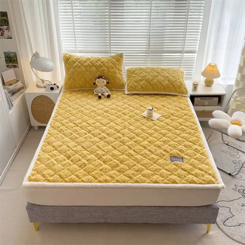 Modern Bedspread Set Taffeta Padded Mattress Protector with Non-Slip Home Mattress 3pcs Solid Bedding set