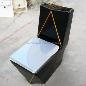 Sanitaires en forme de diamant, toilettes noires avec ligne plaquée or, toilettes et lavabo combinés, salle de bain - Product Image 5