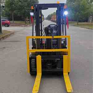 Montacargas Usados Komatsu de 2.5 Toneladas, Montacargas Diésel Komatsu para Construcción en Stock, Máquina Portátil para Movimiento de Tierras - Product Image 4