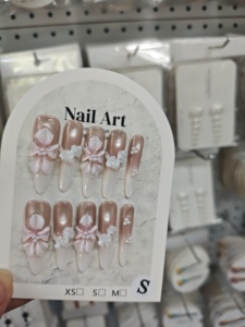 Faux Ongles Longs Pointus Faits Main à Coller – Vente en Gros, Esthétique de Luxe, Fleurs 3D et Perles – Fournisseur Grossiste - Product Image 5