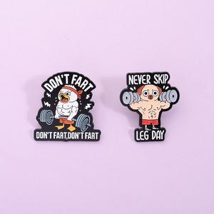 Set de Broches Esmaltados de Fitness con Diseño de Pato y Perro de Dibujos Animados, Regalo Divertido para el Gimnasio, Insignia 'Never Skip Leg Day' - Product Image 1