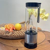 Draagbare oplaadbare USB smoothie maker/sapcentrifuge beker met eenvoudige bediening, ideaal voor onderweg, persoonlijke blender voor fruit.