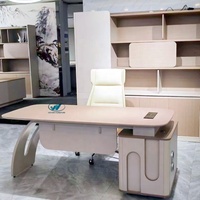 Bureau d'armoire court simple moderne Bureau d'étude à domicile Peut être utilisé Simple et pratique N'occupe pas d'espace Bureau