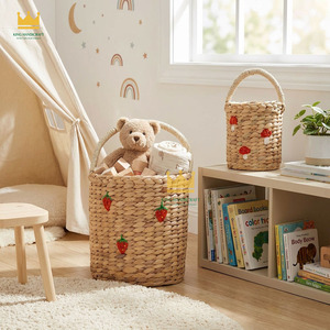 Juego de cestas de almacenamiento de paja tejidas KING HANDCRAFT, estilo bohemio redondo con bordado de fresas y setas para habitación infantil - Product Image 4