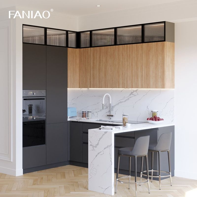 สีเทาเข้ม