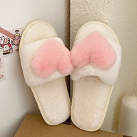 Chaussons d'intérieur en peluche en forme de cœur avec logo personnalisé pour femmes, semelle antidérapante en PVC, chauds pour l'hiver, pour la maison et les loisirs